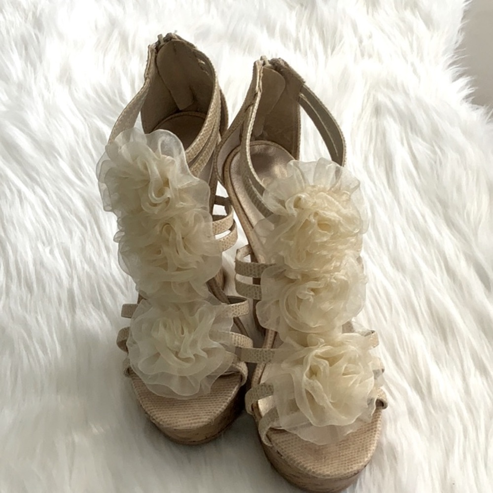 Qupid Rosette Wedge